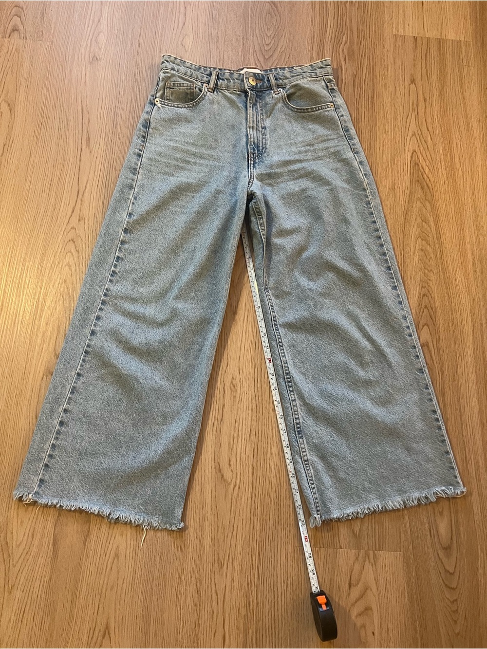 Zara Light Wash Cropped Wide Leg Jeans — Women’s Size 4